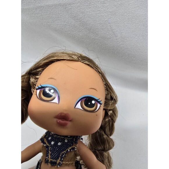 Bratz Babyz Storybook Collection - Yasmins Rodeo Ball Doll- FLAWED BELT- READ - Picture 11 of 12